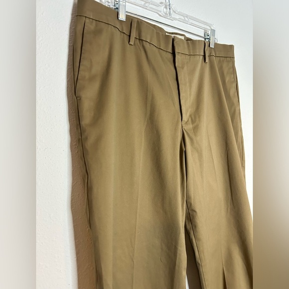 Dockers Tan Chinos Flat-Front Classic Size 38 - Picture 2 of 6